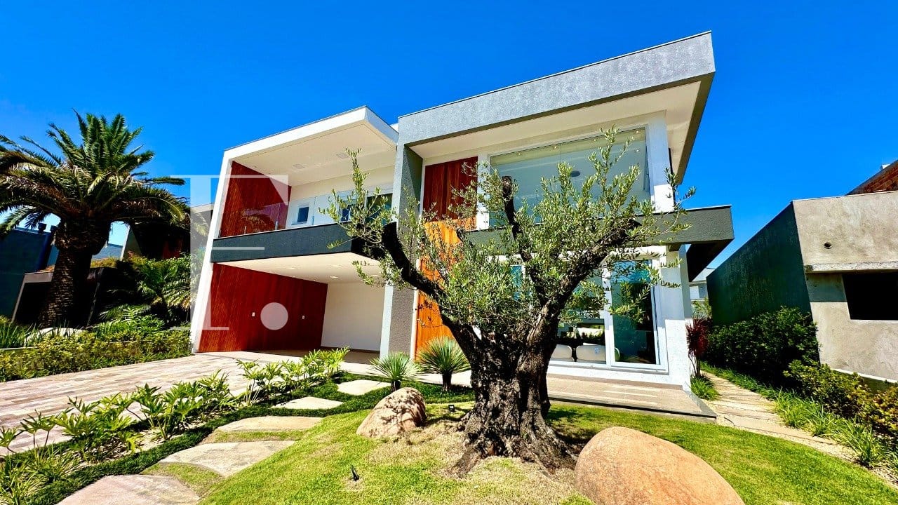 Sobrado com 358m², 5 dormitórios, 5 suítes, 3 vagas, Velas da Marina em Capão da Canoa