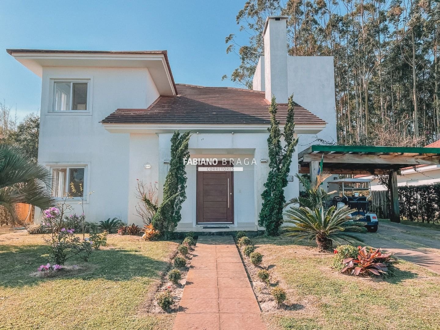 Sobrado com 320m², 4 dormitórios, 2 suítes, 2 vagas, Green Village Golf Club em Xangri-Lá