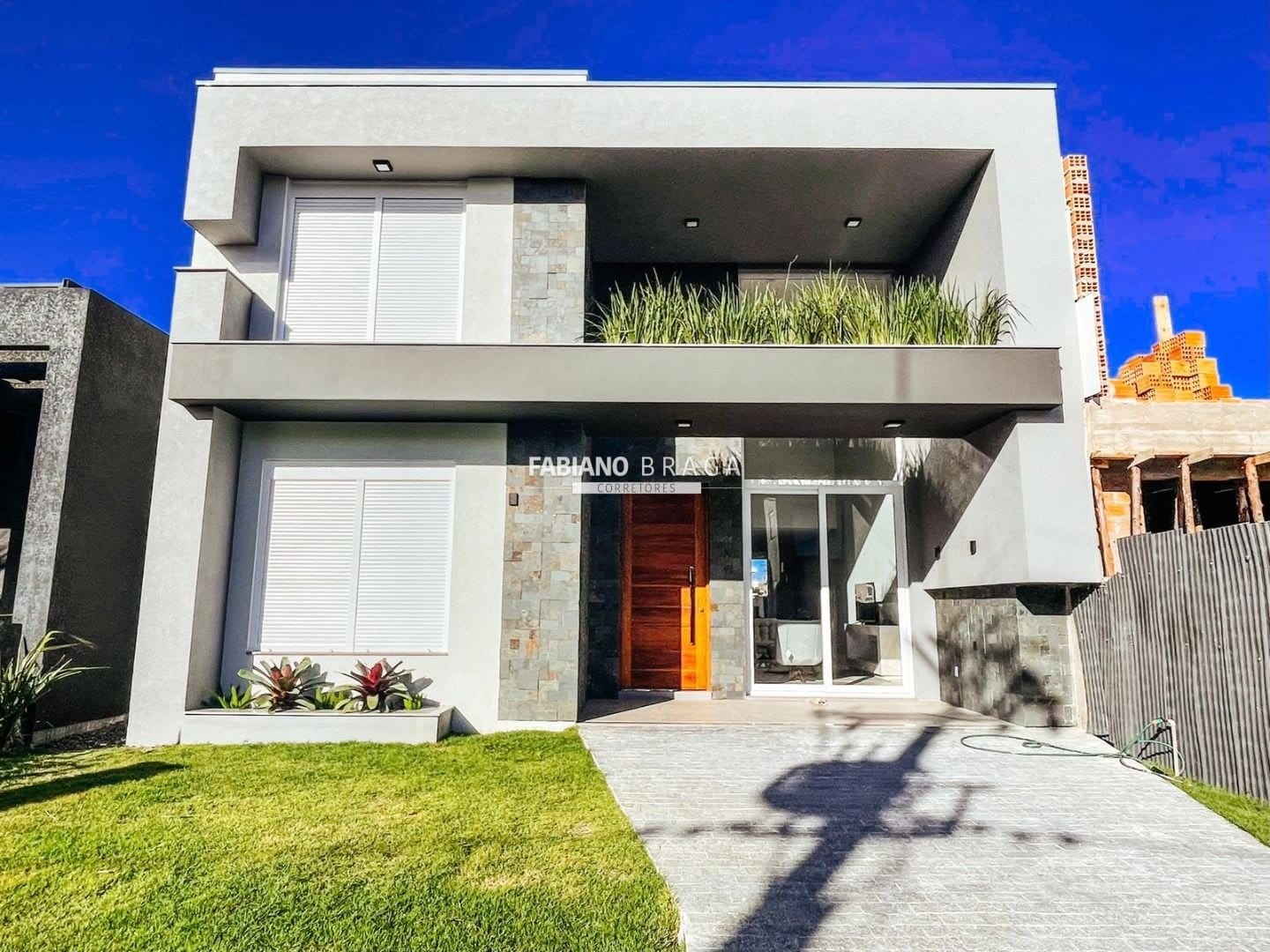 Sobrado com 228m², 4 dormitórios, 4 suítes, 2 vagas, Blue em Xangri-Lá