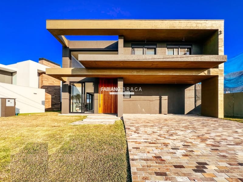 Sobrado com 410m², 5 dormitórios, 5 suítes, 2 vagas, Enseada Lagos em Xangri-Lá