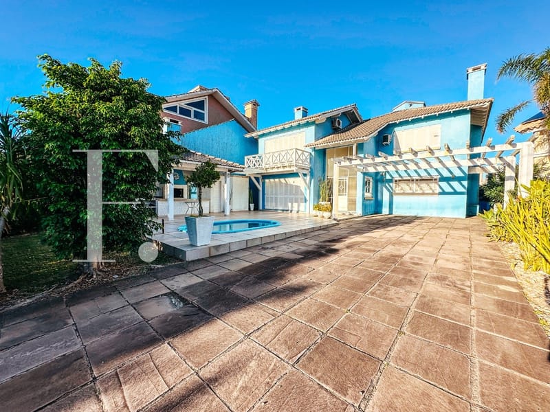 Sobrado com 359m², 4 dormitórios, 4 suítes, 4 vagas, Villas Resort em Xangri-Lá