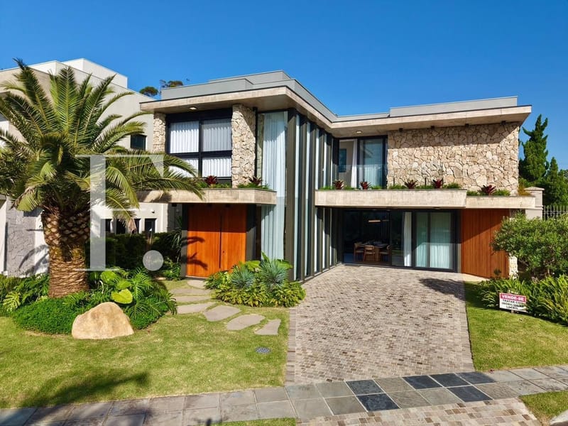 Sobrado com 257m², 4 dormitórios, 4 suítes, 2 vagas, Porto Coronado em Xangri-Lá