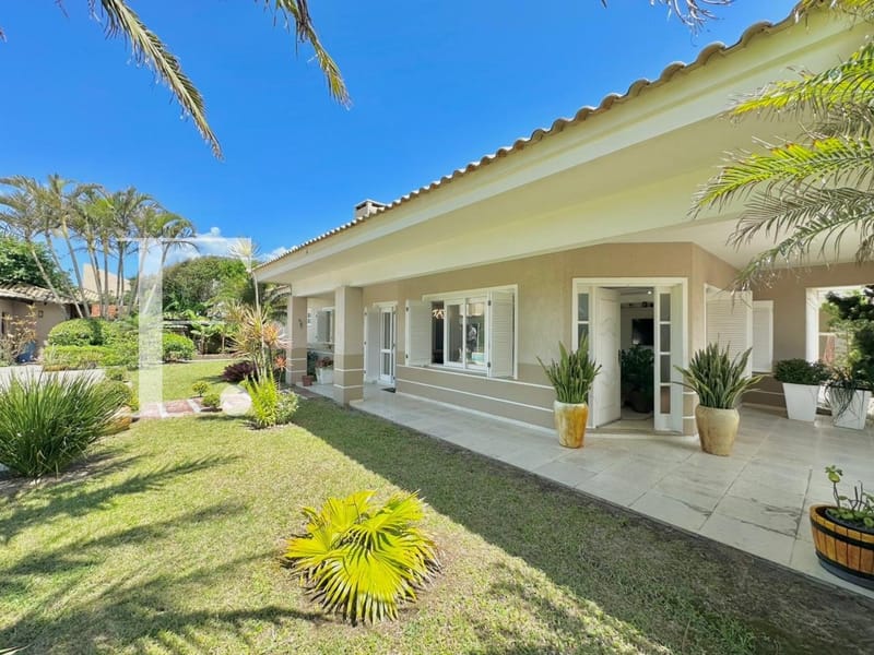 Casa com 187m², 4 dormitórios, 2 suítes, 4 vagas, no bairro Atlântida em Xangri-Lá
