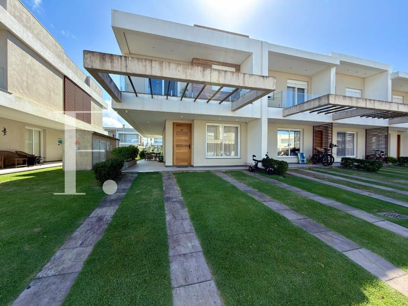 Sobrado com 166m², 4 dormitórios, 2 suítes, 2 vagas, Murano em Capão da Canoa