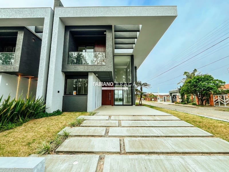 Casa com 167m², 4 dormitórios, 4 suítes, 2 vagas, no bairro Centro de Xangri-Lá em Xangri-Lá
