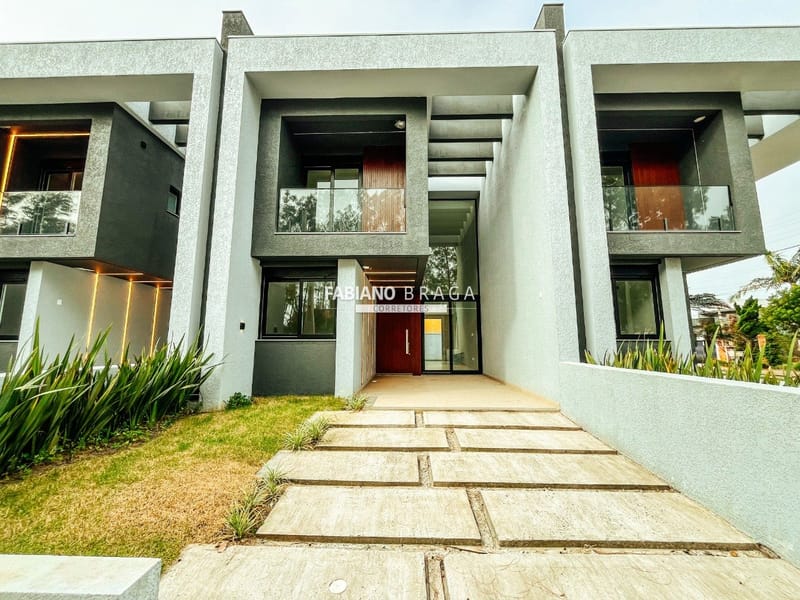 Casa com 156m², 4 dormitórios, 2 suítes, 2 vagas, no bairro Centro em Xangri-Lá