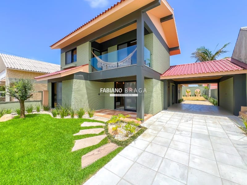 Casa com 243m², 4 dormitórios, 2 suítes, 2 vagas, no bairro Centro em Xangri-Lá