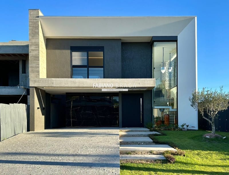Sobrado com 243m², 4 dormitórios, 4 suítes, 2 vagas, Sunset em Xangri-Lá