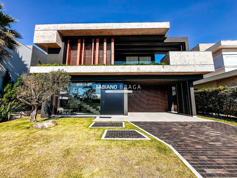 Sobrado com 350m², 4 dormitórios, 4 suítes, 2 vagas, Playa Vista em Xangri-Lá