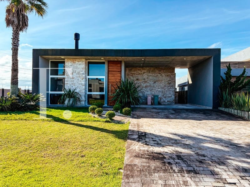 Casa Condomínio com 245m², 3 dormitórios, 3 suítes, 2 vagas, Riviera em Xangri-Lá