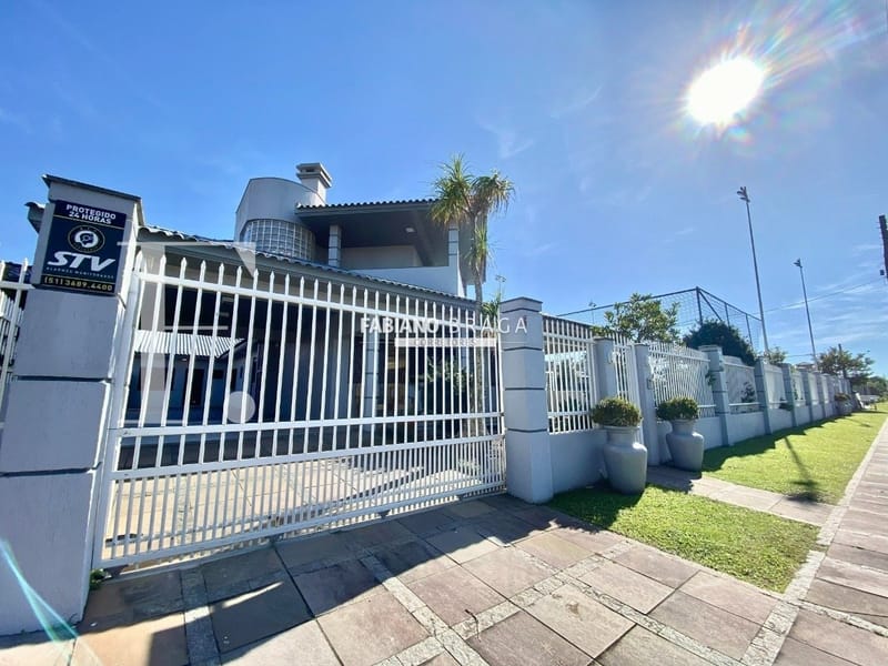 Casa com 312m², 5 dormitórios, 5 suítes, 6 vagas, no bairro Atlântida em Xangri-Lá