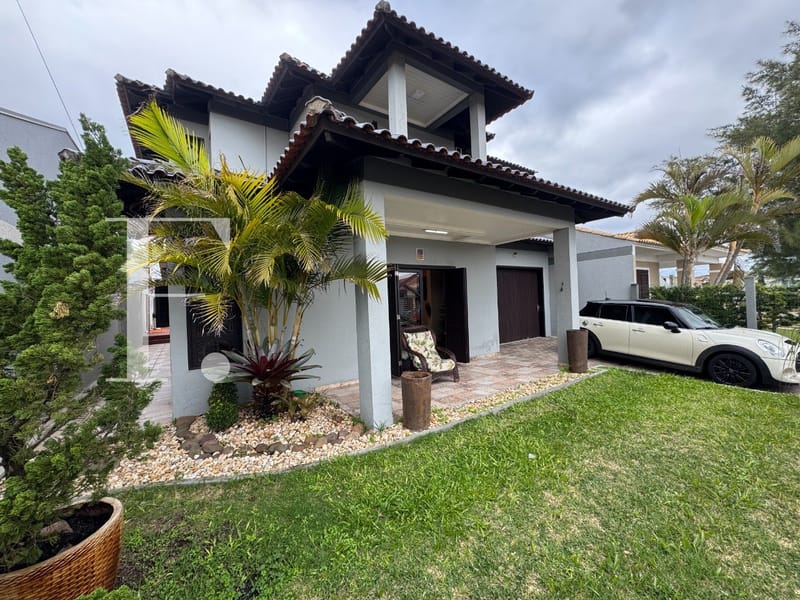 Casa com 183m², 4 dormitórios, 1 suíte, 2 vagas, no bairro Noiva do Mar em Xangri-Lá