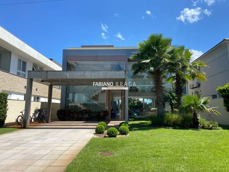Sobrado com 300m², 4 dormitórios, 4 suítes, 2 vagas, Bosques de Atlântida em Xangri-Lá