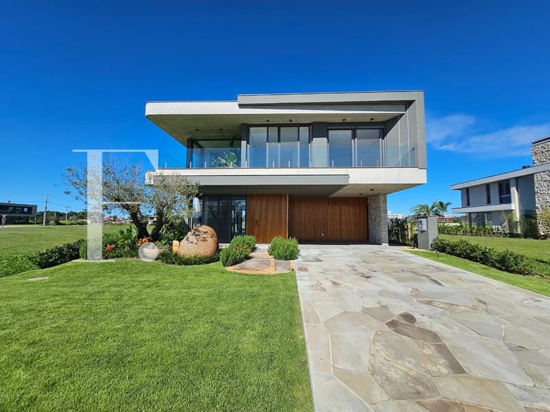 Sobrado com 421m², 5 dormitórios, 5 suítes, 2 vagas, Lótus em Xangri-Lá
