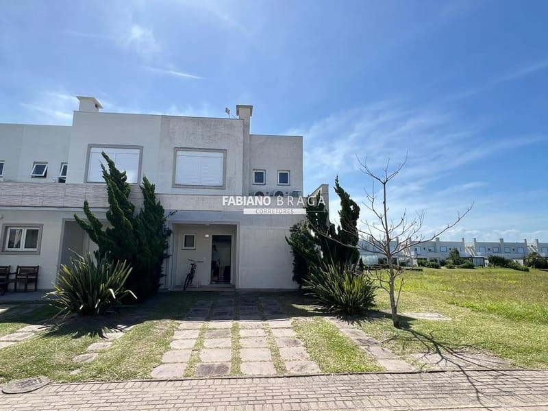 Sobrado com 135m², 3 dormitórios, 1 suíte, 2 vagas, Pateo Marbella em Xangri-Lá
