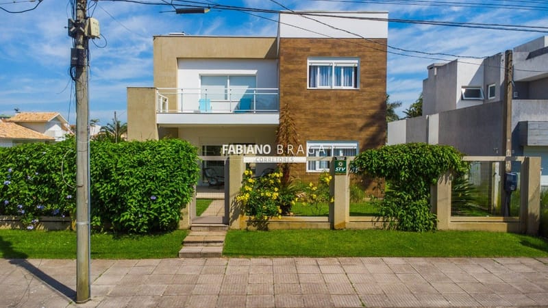 Casa com 225m², 4 dormitórios, 4 suítes, 2 vagas, no bairro Atlântida em Xangri-Lá
