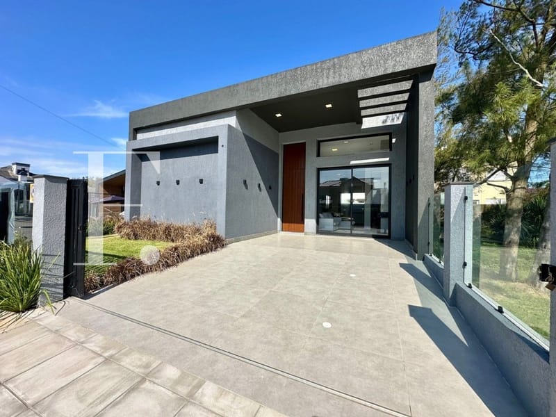 Casa com 171m², 4 dormitórios, 4 suítes, 2 vagas, no bairro Noiva do Mar em Xangri-Lá