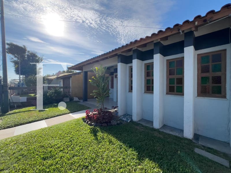 Casa com 130m², 3 dormitórios, 1 suíte, 2 vagas, no bairro Centro em Xangri-Lá