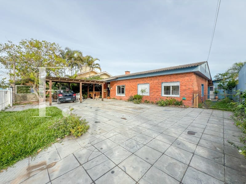 Casa com 137m², 3 dormitórios, 2 vagas, no bairro Atlântida em Xangri-Lá