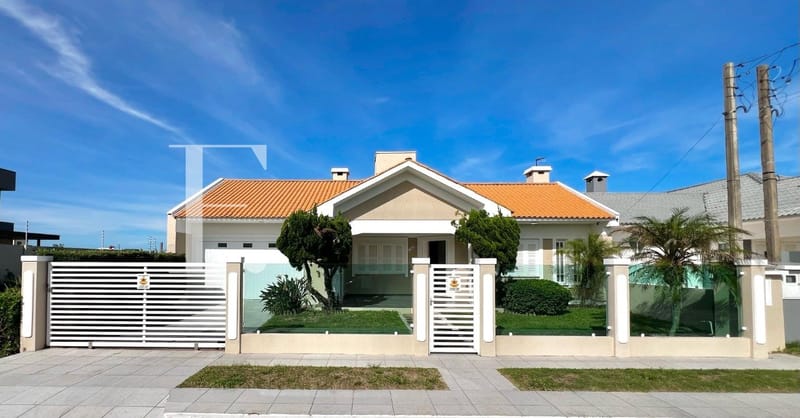 Casa com 180m², 4 dormitórios, 1 suíte, 2 vagas, no bairro Remanso em Xangri-Lá