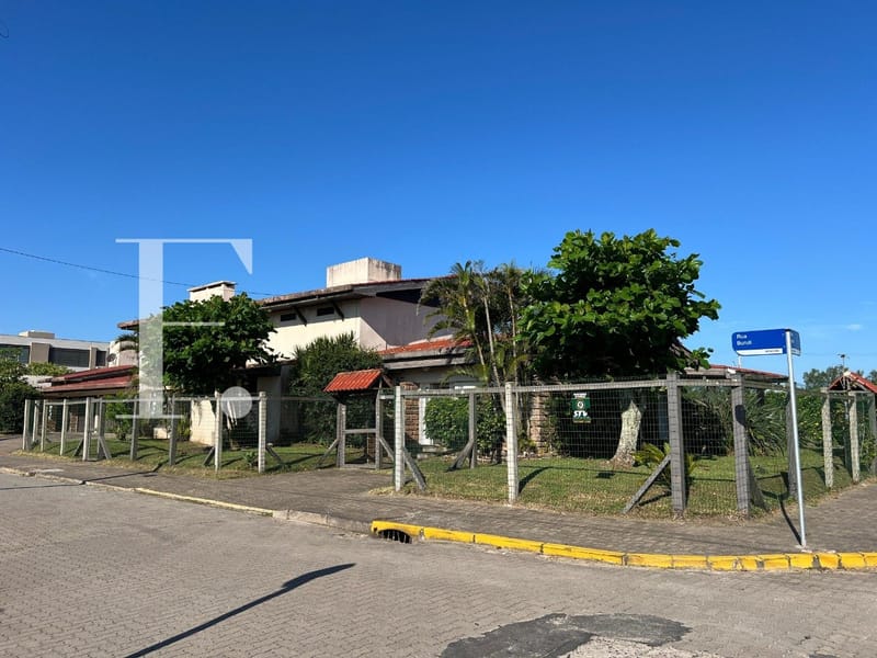 Casa com 340m², 4 dormitórios, 4 suítes, 2 vagas, no bairro Atlântida em Xangri-Lá