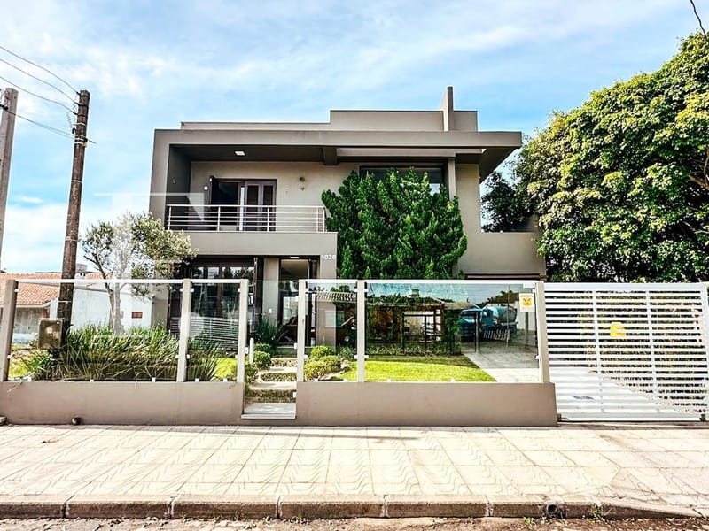 Casa com 220m², 4 dormitórios, 2 suítes, 2 vagas, no bairro Xangri-Lá em Xangri-Lá
