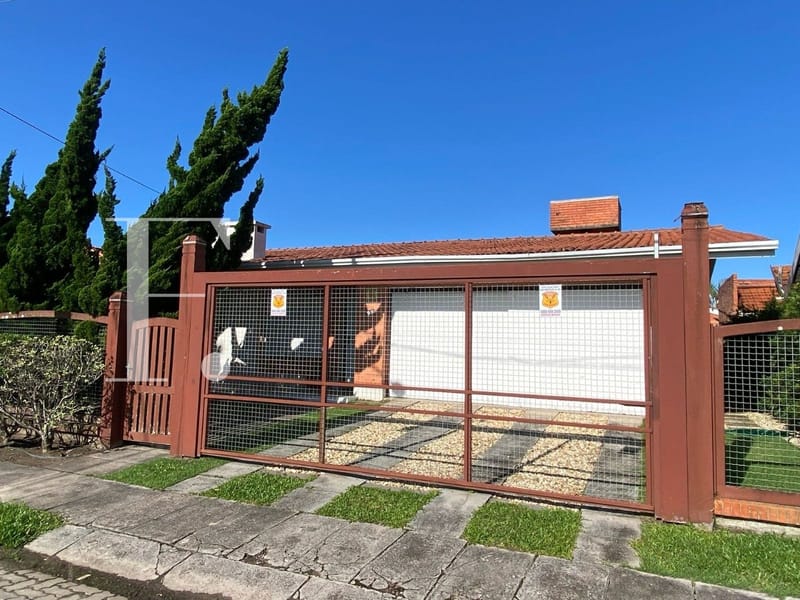 Casa com 250m², 3 dormitórios, 1 suíte, 2 vagas, no bairro Atlântida em Xangri-Lá