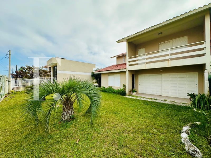 Casa com 194m², 4 dormitórios, 2 vagas, no bairro Praia do Arpoador em Xangri-Lá