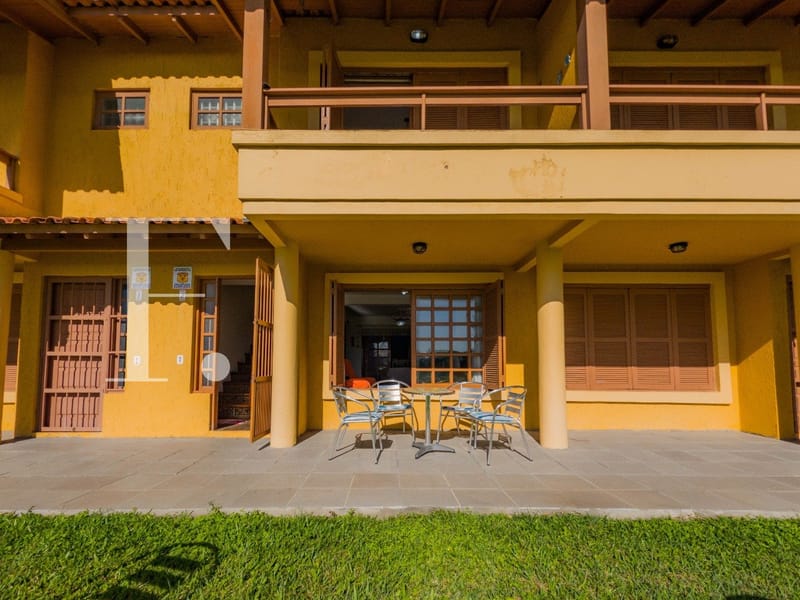 Casa com 93m², 2 dormitórios, 2 suítes, 1 vaga, no bairro Centro em Xangri-Lá