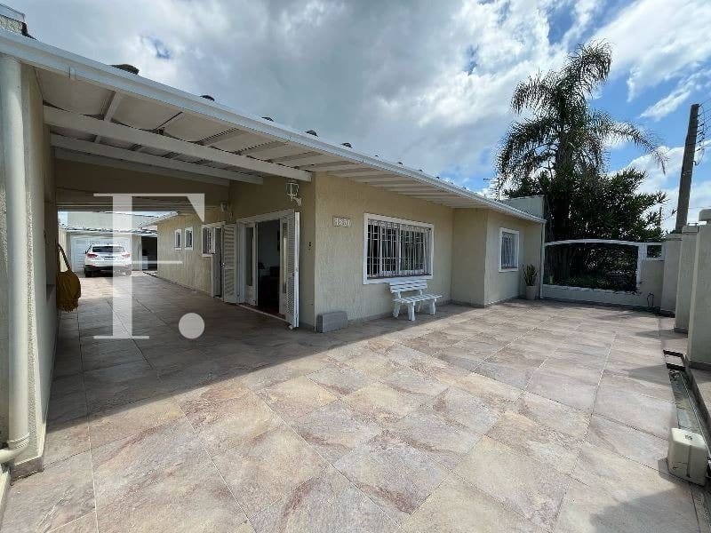 Casa com 168m², 4 dormitórios, 1 suíte, 2 vagas, no bairro Centro em Xangri-Lá