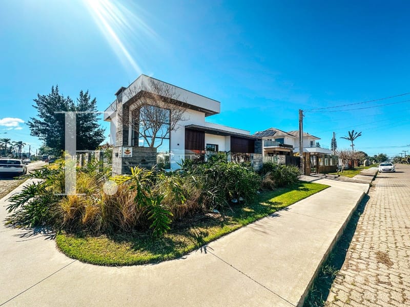 Casa com 186m², 3 dormitórios, 3 suítes, 2 vagas, no bairro Remanso em Xangri-Lá