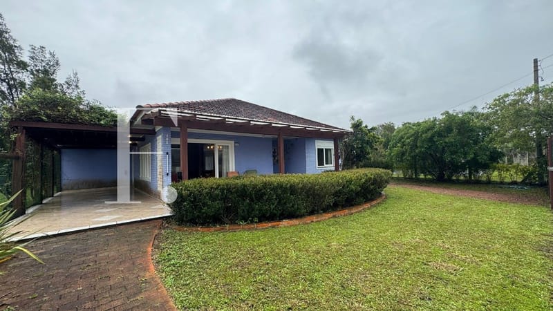 Casa com 188m², 3 dormitórios, 1 suíte, 2 vagas, no bairro Atlântida em Xangri-Lá