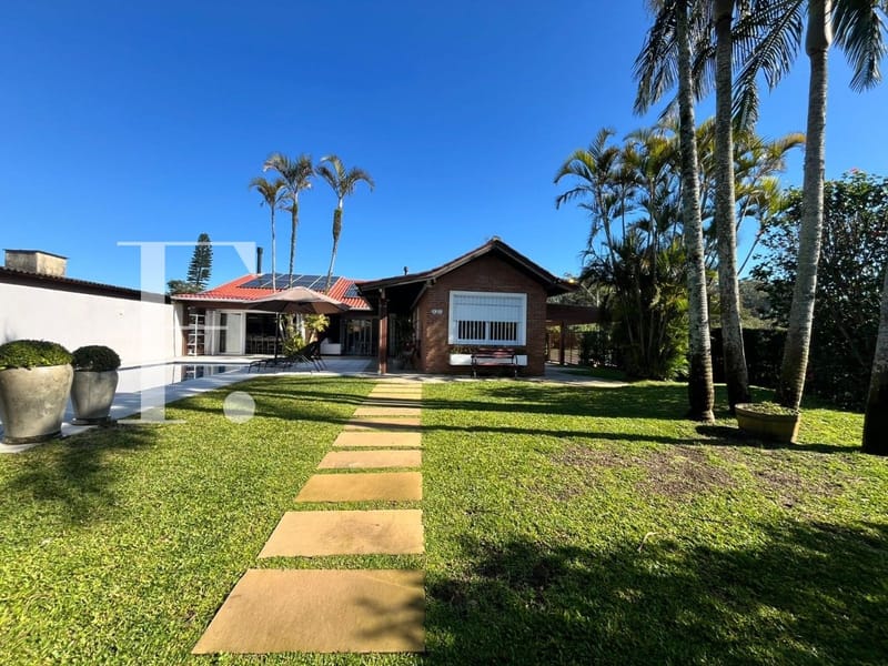 Casa com 180m², 3 dormitórios, 1 suíte, 2 vagas, no bairro Atlântida em Xangri-Lá