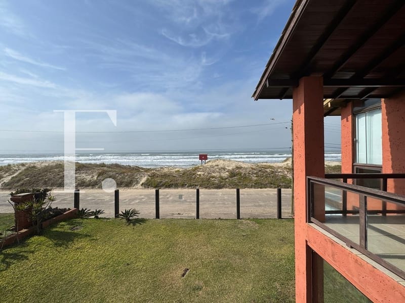 Duplex com 100m², 3 dormitórios, 2 suítes, 1 vaga, no bairro Centro em Xangri-Lá