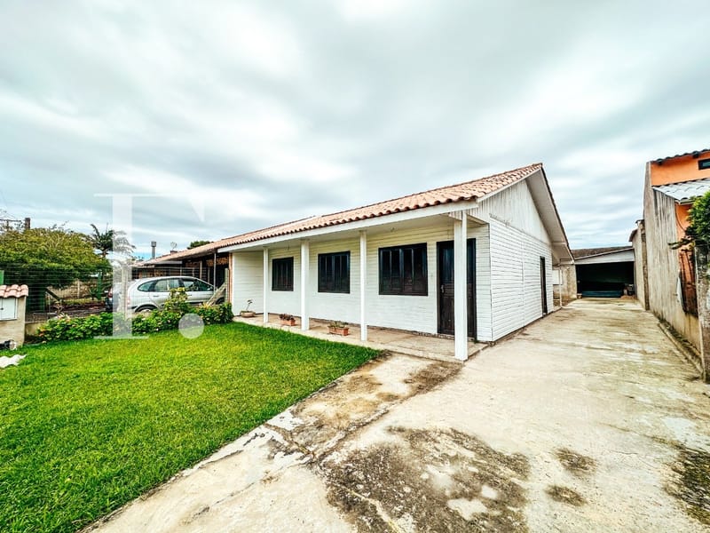 Casa com 52m², 3 dormitórios, 3 vagas, no bairro Rainha do Mar em Xangri-Lá
