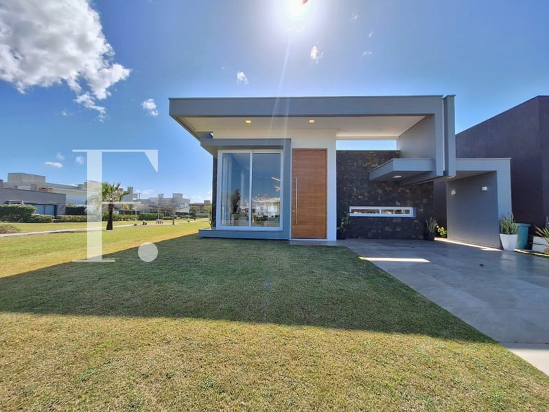Casa Condomínio com 238m², 4 dormitórios, 4 suítes, 2 vagas, Riviera em Xangri-Lá