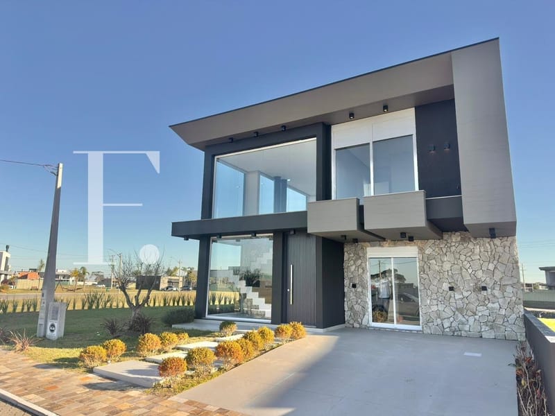 Sobrado com 235m², 4 dormitórios, 4 suítes, 2 vagas, Allure Beach Condo em Xangri-Lá