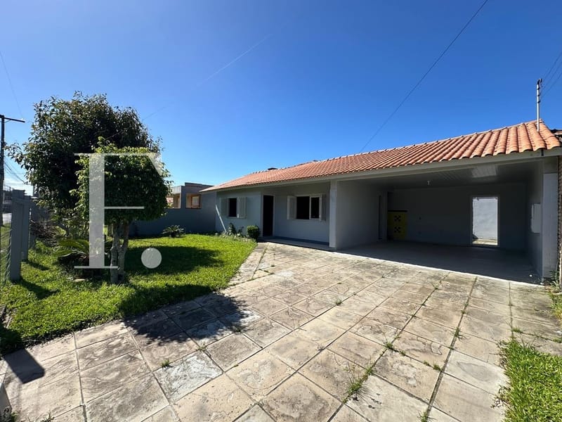 Casa com 140m², 3 dormitórios, 1 suíte, 2 vagas, no bairro Centro em Xangri-Lá