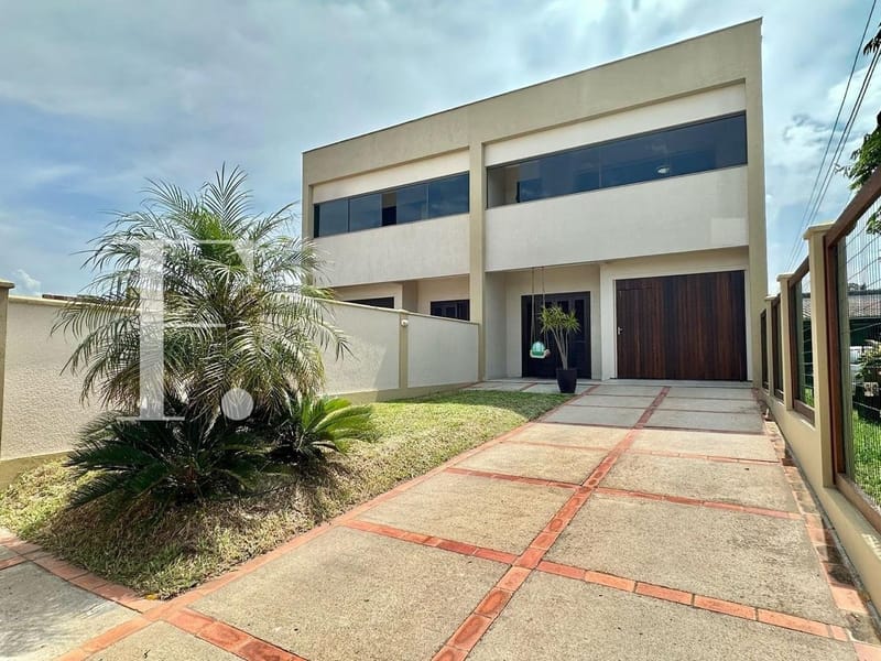Duplex com 174m², 2 dormitórios, 2 suítes, 2 vagas, no bairro Centro em Xangri-Lá