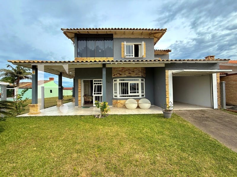 Casa com 202m², 4 dormitórios, 1 suíte, 2 vagas, no bairro Noiva do Mar em Xangri-Lá