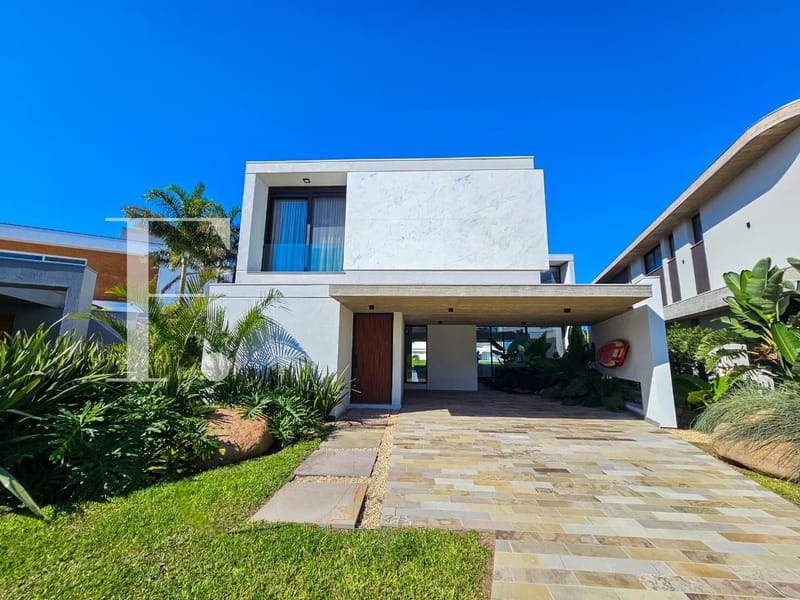 Sobrado com 474m², 5 dormitórios, 5 suítes, 2 vagas, Enseada Lagos em Xangri-Lá