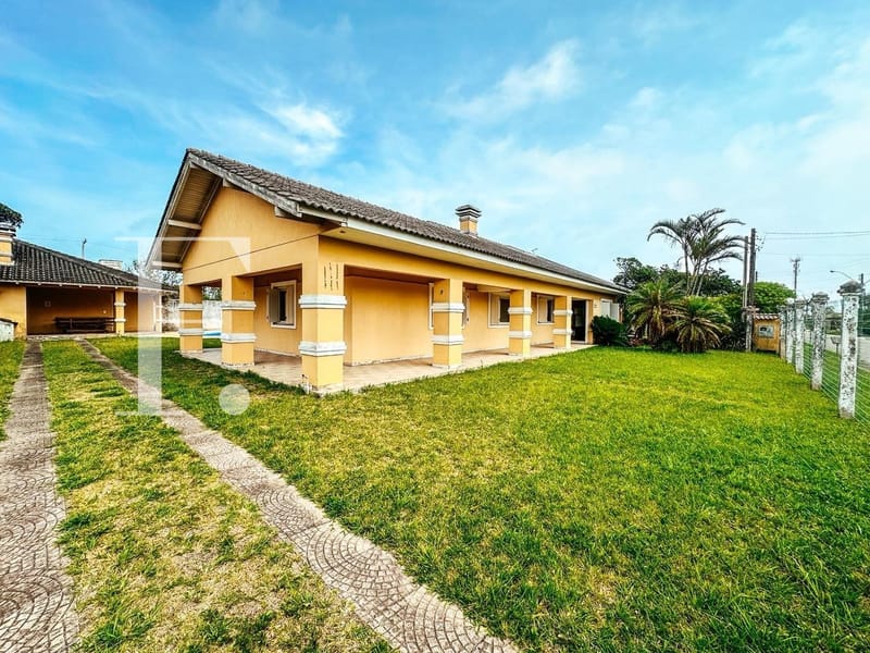Casa com 217m², 5 dormitórios, 3 suítes, 4 vagas, no bairro Rainha do Mar em Xangri-Lá