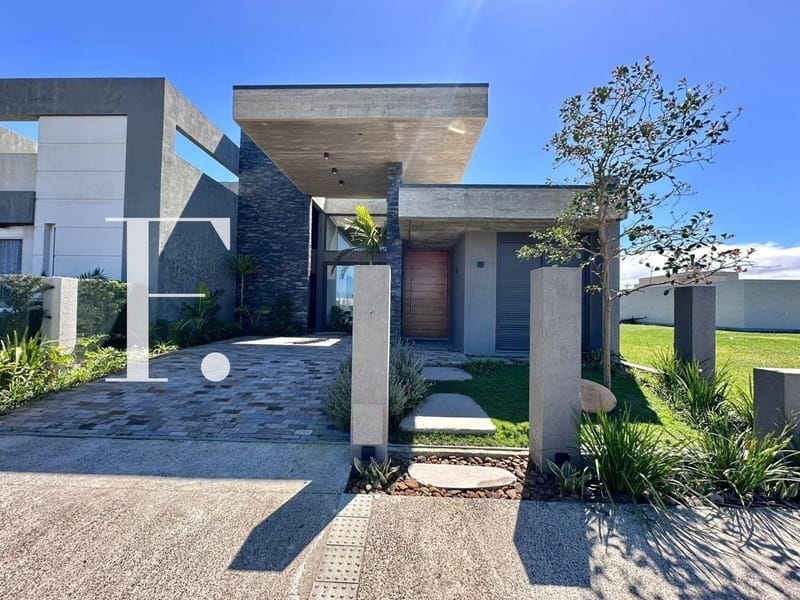 Casa com 171m², 3 dormitórios, 3 suítes, 2 vagas, Santorini em Xangri-Lá