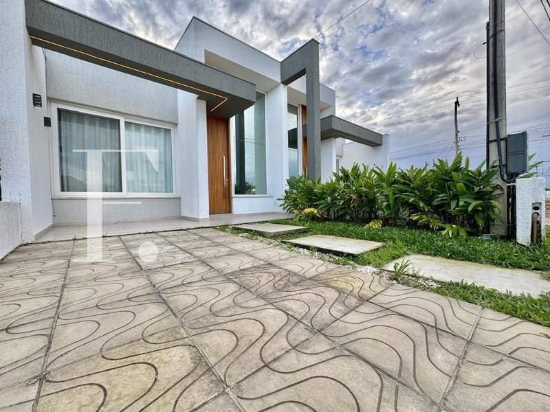 Casa com 80m², 2 dormitórios, 1 suíte, 2 vagas, no bairro Zona Nova em Capão da Canoa
