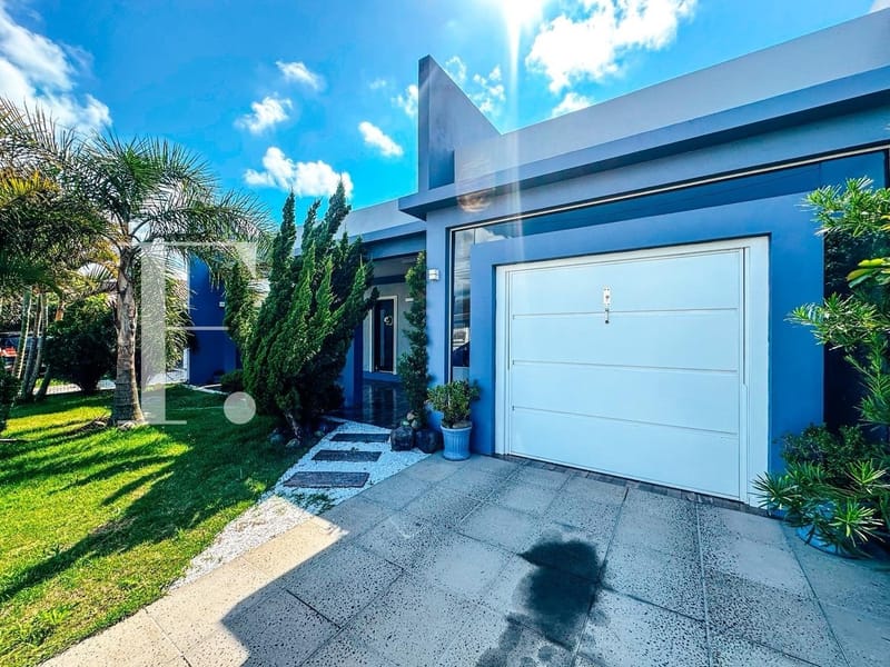 Casa com 220m², 3 dormitórios, 1 suíte, 2 vagas, no bairro Noiva do Mar em Xangri-Lá