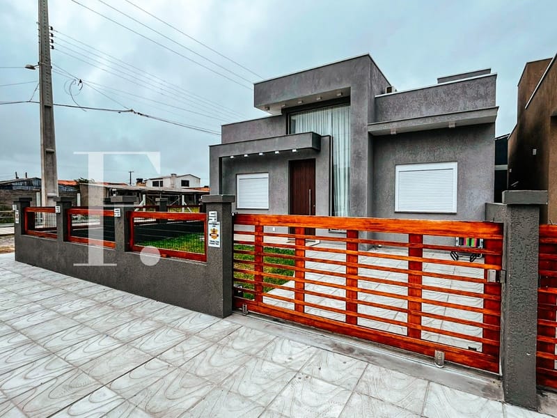 Casa com 82m², 3 dormitórios, 1 suíte, 2 vagas, no bairro Noiva do Mar em Xangri-Lá