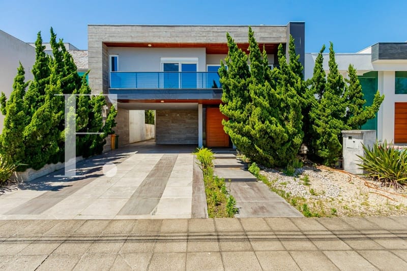 Sobrado com 228m², 3 dormitórios, 3 suítes, 2 vagas, Condado de Capão em Capão da Canoa