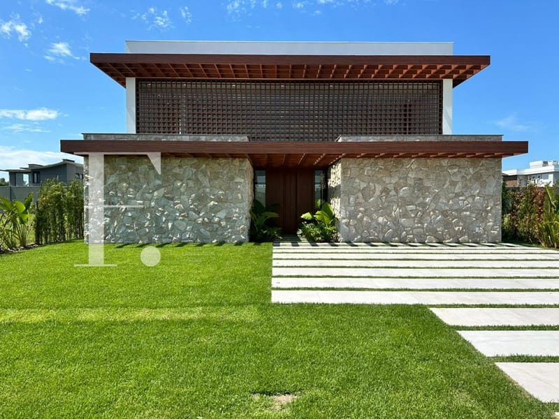 Sobrado com 310m², 5 dormitórios, 5 suítes, 2 vagas, Lótus em Xangri-Lá
