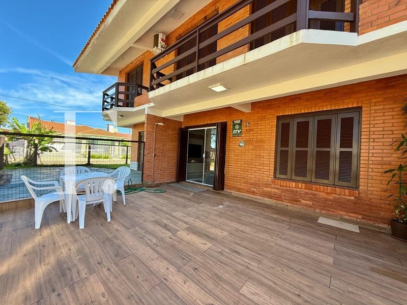 Duplex com 78m², 2 dormitórios, 1 vaga, no bairro Centro em Xangri-Lá