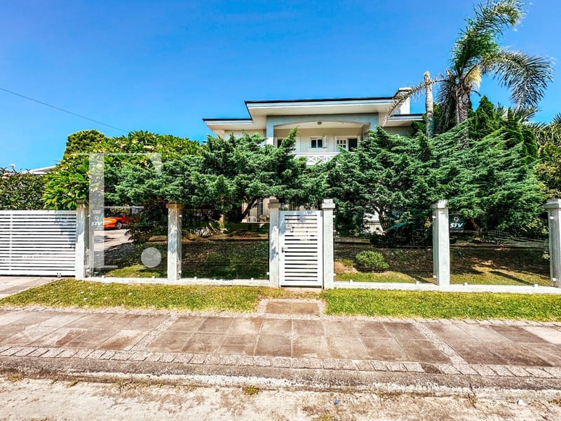 Casa com 400m², 4 dormitórios, 2 suítes, 5 vagas, no bairro Atlântida em Xangri-Lá